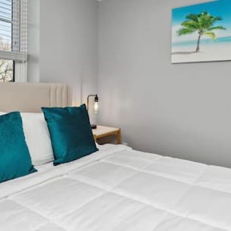 Your Cozy 2-Bedroom Midtown Детройт Экстерьер фото