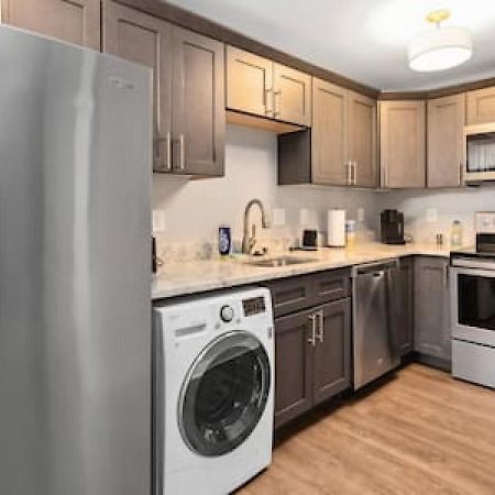 Your Cozy 2-Bedroom Midtown Детройт Экстерьер фото