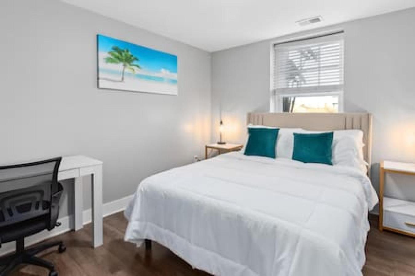 Your Cozy 2-Bedroom Midtown Детройт Экстерьер фото
