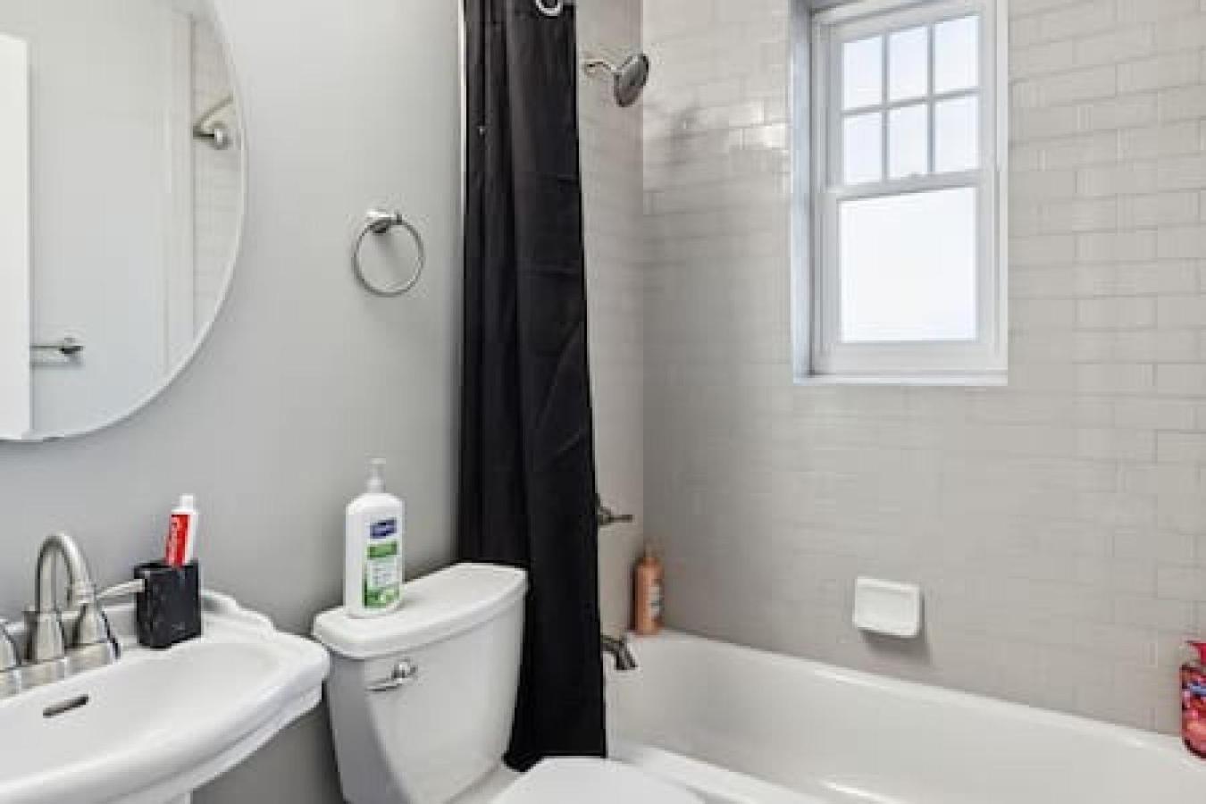 Your Cozy 2-Bedroom Midtown Детройт Экстерьер фото