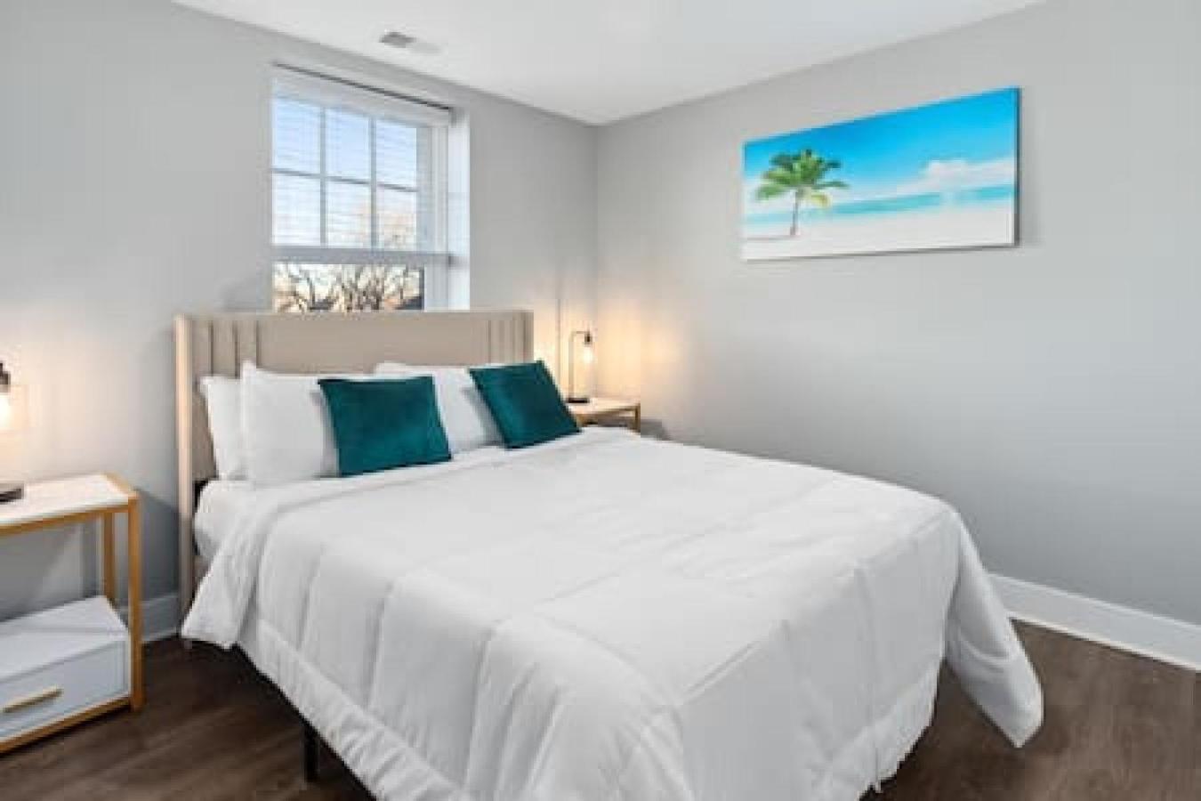 Your Cozy 2-Bedroom Midtown Детройт Экстерьер фото