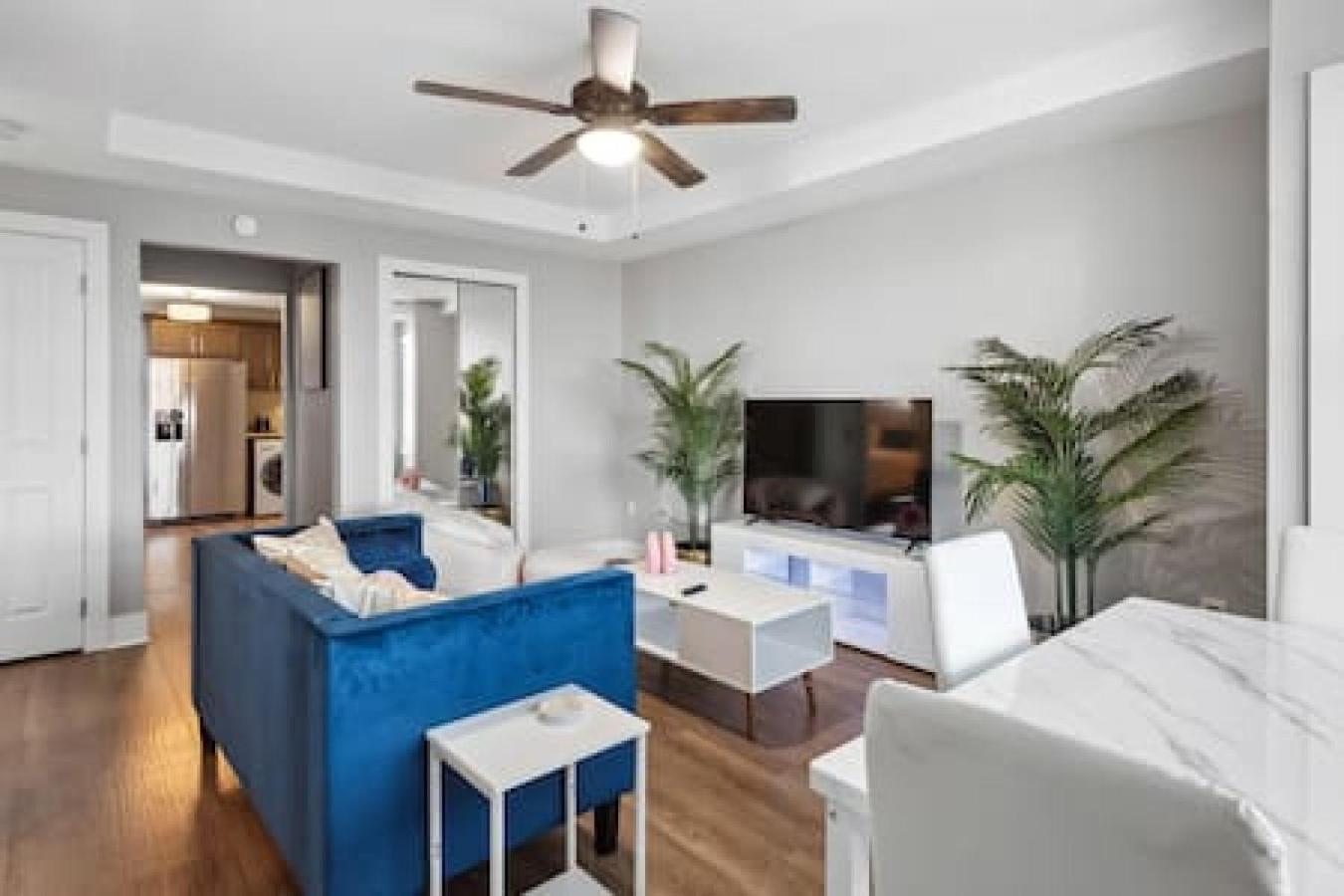 Your Cozy 2-Bedroom Midtown Детройт Экстерьер фото