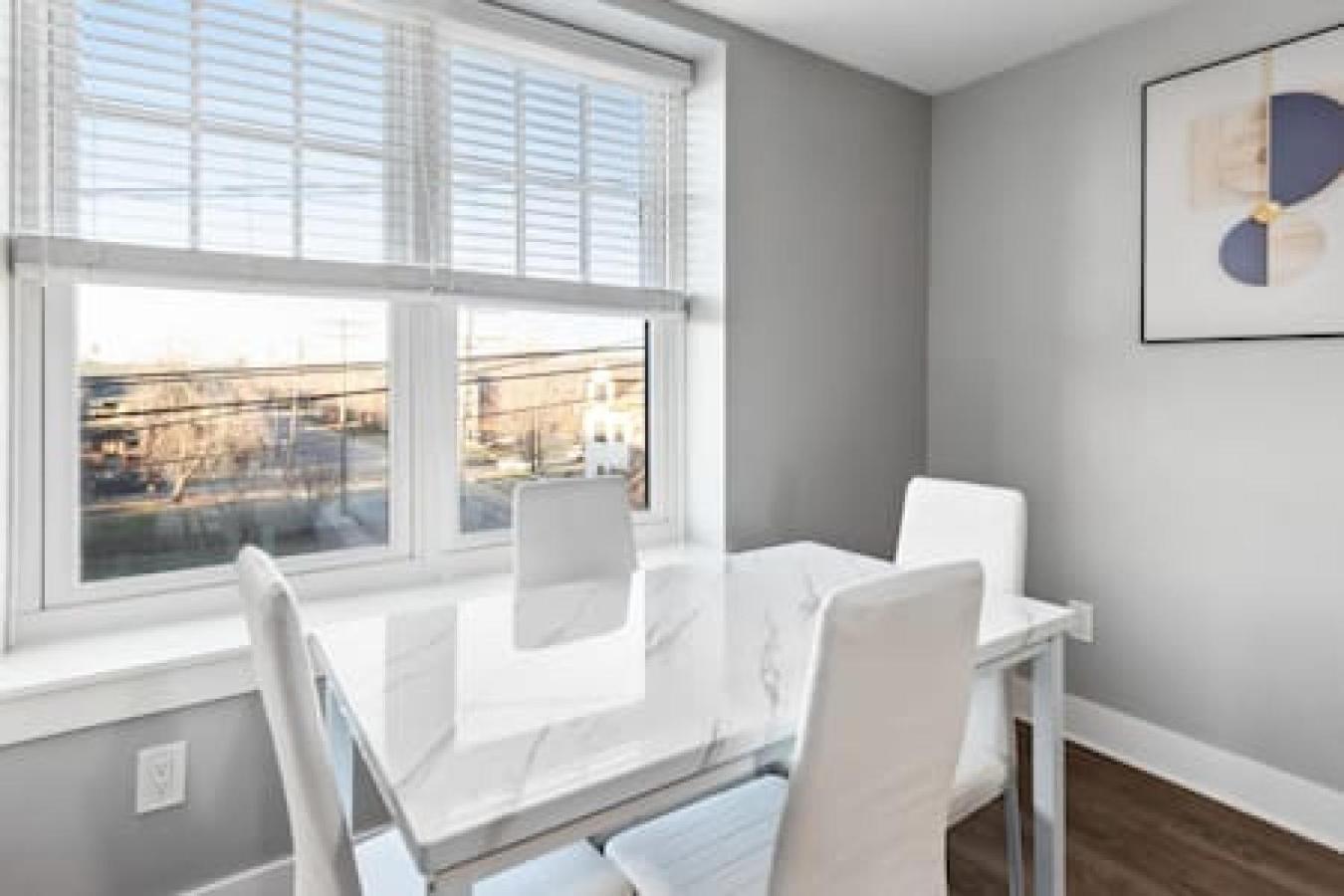 Your Cozy 2-Bedroom Midtown Детройт Экстерьер фото